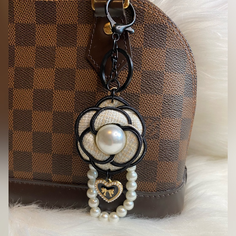 Camellia flower Bag Charm Keychain Pearl Strap Beige White Accessories New - Picture 1 of 5